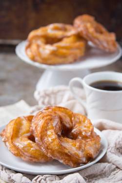 daily-deliciousness:  French cruller donuts