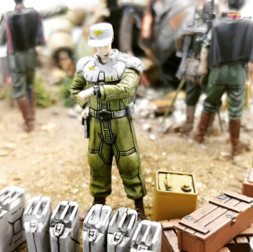 Check out the diorama built by @jane_dyne_papa of Zeon soldiers working to, what it seems like, exam