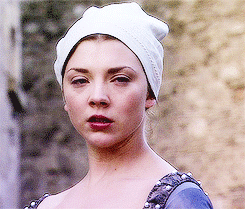kathrvnhoward-blog:Anne Boleyn x Katherine Howard execution parallels.