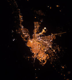s-eveneleven:  El Paso, TX and Ciudad Juarez, ChihuahuaPhoto from: European Space Agency 