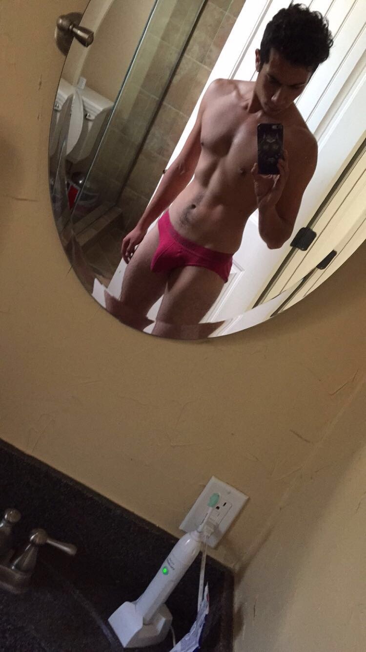sandboytx:  [ Luis ]“I’ve been feeling really confident about my body as I’ve