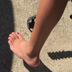 Love taking candid feet pics