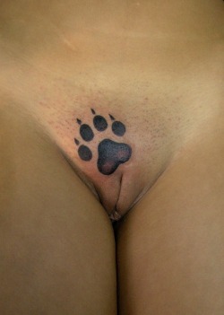 knottycunt:  weirdandwonderfulkinks:  A dogs paw print anywhere on the body, should be code for K9 lovers, so we secretly know who you are!^_~  Mine are on my feet