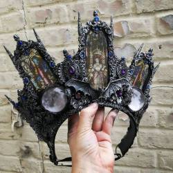 sosuperawesome:  Crowns and Halos by Cara Trinder on Etsy  See our ‘crowns’ tag 