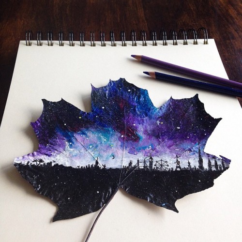 culturenlifestyle:  Polish Artist Joanna Wirażka Uses Autumn’s Fallen Leaves as Canvases Young Polish artist Joanna Wirażka uses autumn’s leaves as canvases to compose beautiful colored pencil drawings of cityscapes and landscapes. By filling