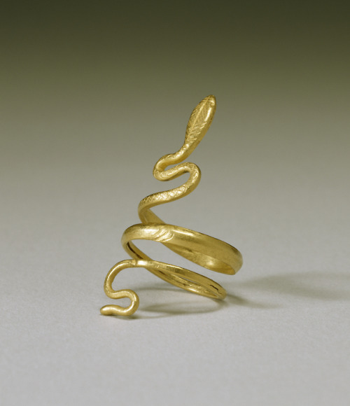 via-appia:Roman gold snake ring, 1st century AD