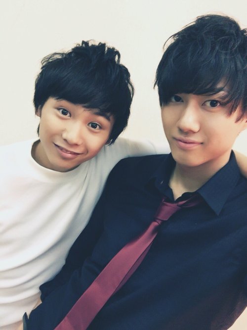 engekihaikyuu: You go missing for one photo and Kenta will MAKE SURE you are there somehow