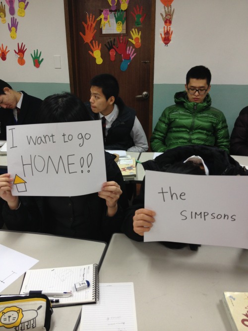 koreanstudentsspeak:Left:I want to go HOME!!Right: the Simpsons