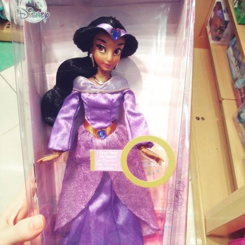 hotarufilth:New Aladdin goods in Disney Store ♡ I’m so in love with this new singing Jasmine ♪