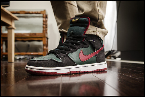 Nike SB Dunk High 'Gucci' (by L. Sean) – Sweetsoles – Sneakers, kicks and  trainers.