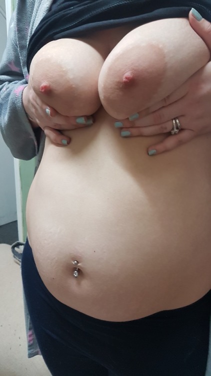 Areolas 'n' Curves🔞