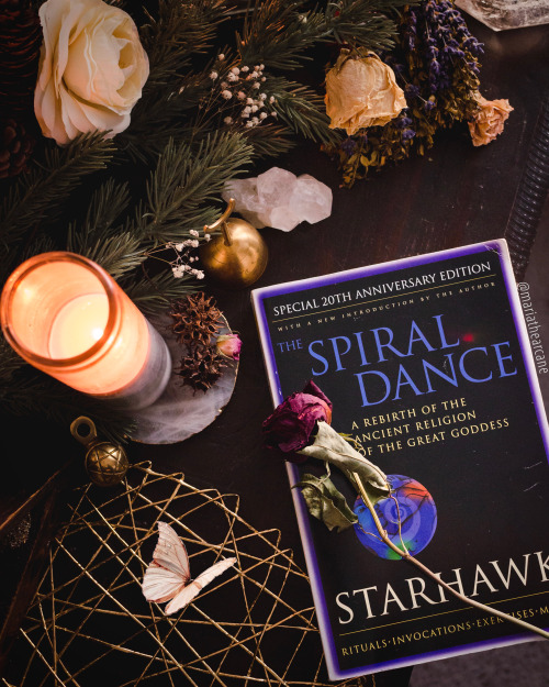 What was the first witchcraft book you deeply connected with? -tell me below-Source | w