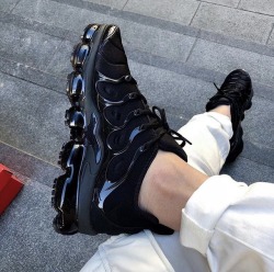 9thun:  blvck-zoid:  More — Here Nike Vapormax Plus  9thun