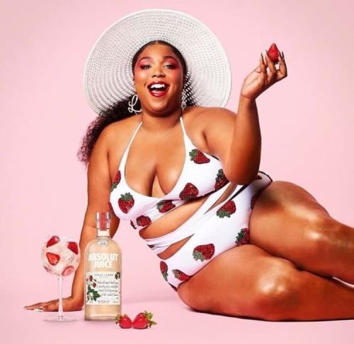 kidkendoll::LizzoThis is a photoshoot for Absolute Vodka Juice (don’t quote me on the name) and ad campaign that not only uses Lizzo’s song-but Lizzo herself!When I tell you it makes my heart sing to see her get her coins. 