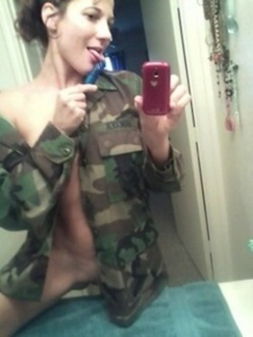 greenwayzsoldier:  Army Wife BDU Top