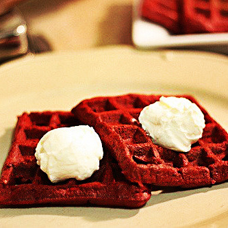 everybody-loves-to-eat:  red velvet everything. 