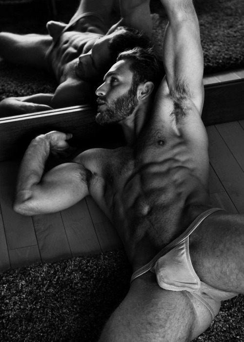 hunkopedia:  Follow Hunk’o’pedia for more hot guys! | Follow my personal blog!