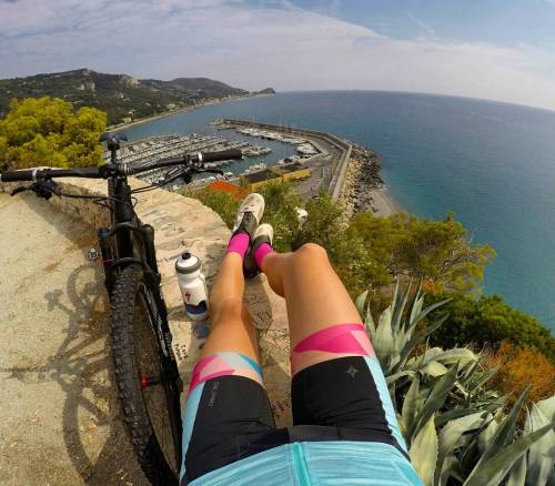 hannahbarnes66Finale Ligure, Italiehannahbarnes66Dusty trails & warm sun… soaking it all 