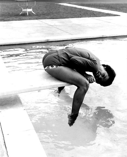 black-0rpheus:  Eartha Kitt photographed at the pool by Isaac Sutton, c. 1959 