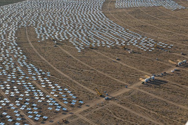 sixpenceee:  Here are some additional pictures of the California solar farm as discussed
