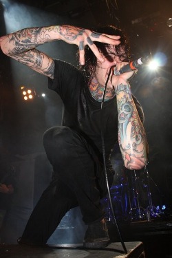 moshtarded:  Mitch Lucker of Suicide Silence