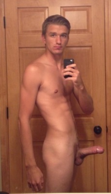 evanbigdick:  Reblogging each blog I follow:justshoveitin  FOLLOW:✳️🍆🐎🍌EvanBigDick🍌🐎🍆✳️ 