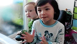oh-mblaq-blog:    Leo and Enzo watching MBLAQ’s Run Performance ♥   