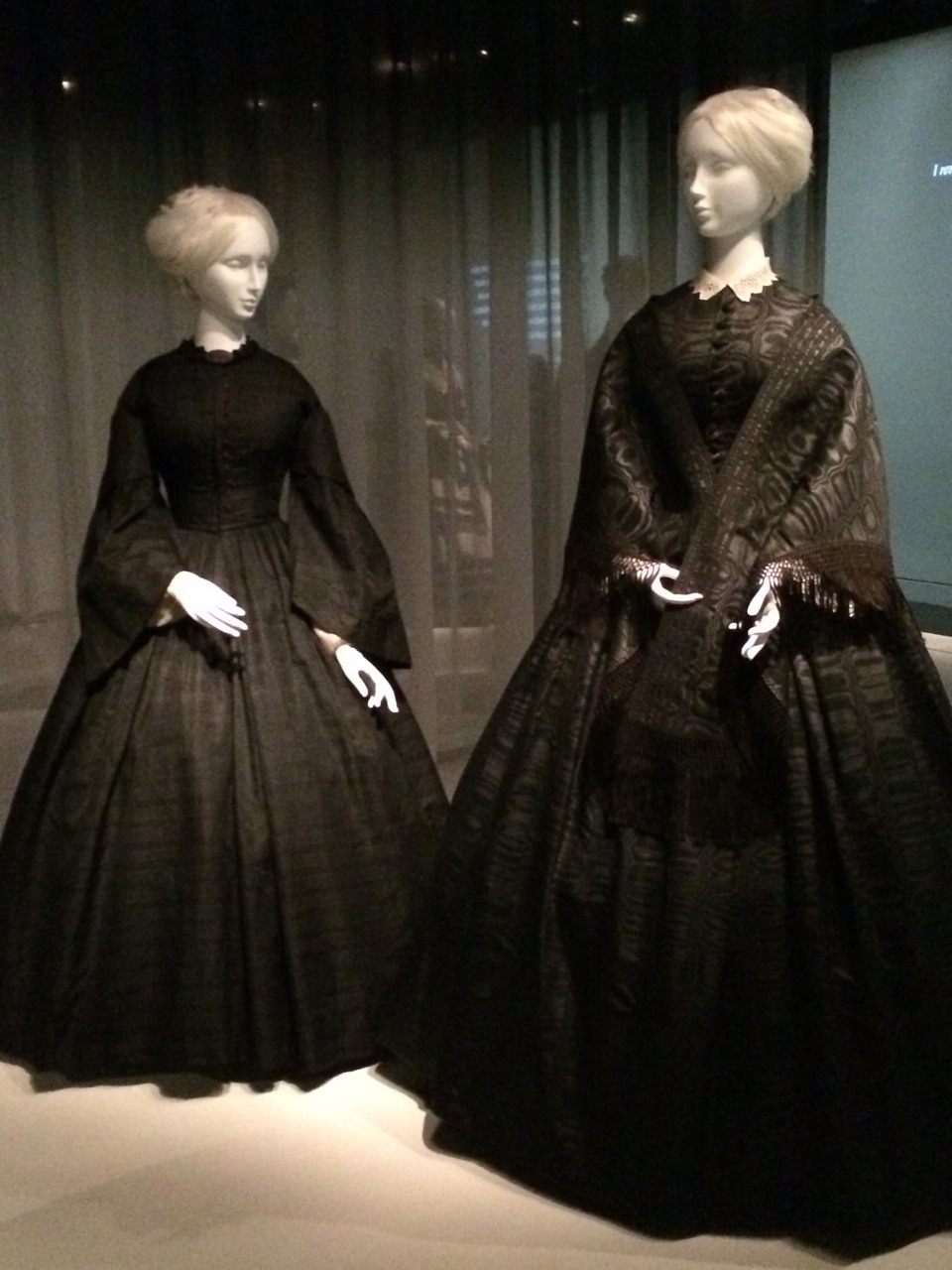 meandersqueen:  Some of the lovely ensembles we saw at the Death Becomes Her mourning