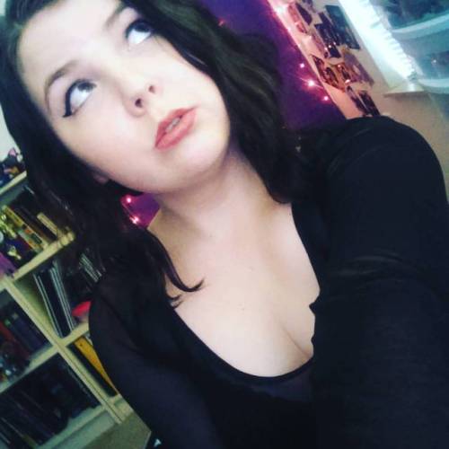 Getting online now! #mfc #myfreecams #camgirl #cam lunarosekitty