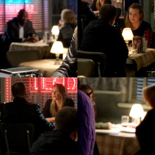 lana-lana-b0-bana:   That time Emma and Regina had drinks together in a dim, romantically-lit diner surrounded by couples only couples who just happen to be blonde/brunette pairings… 