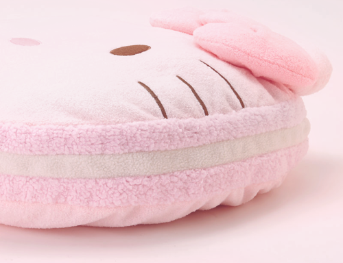 molangg:hello kitty macaron cushion