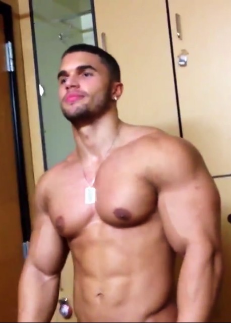 aurelio9147:  roheartlessro:  So sexy  damn those nipples tho, i waanna sink my teeth