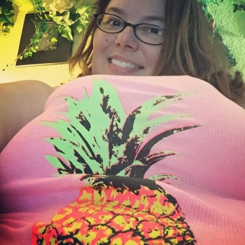cryssymcfatfat: Fat, Pink, and Pineappley!!! #pineapple #fatty #fattyforlife #effyourbeautystandards