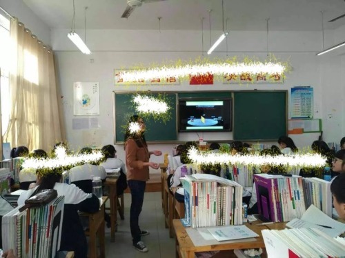1724924949: 周一到周五给学生上课，脑抽的我报了个心理咨询师，周六日是被上课，抽时间还得满足汤上的好多人的需求，好累好累，话说今晚老公回来了，估计晚上安生不了，一会逃课回去见老公，有种大学逃