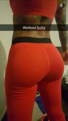 hotyogapantsclub:  Christy Mack shows off