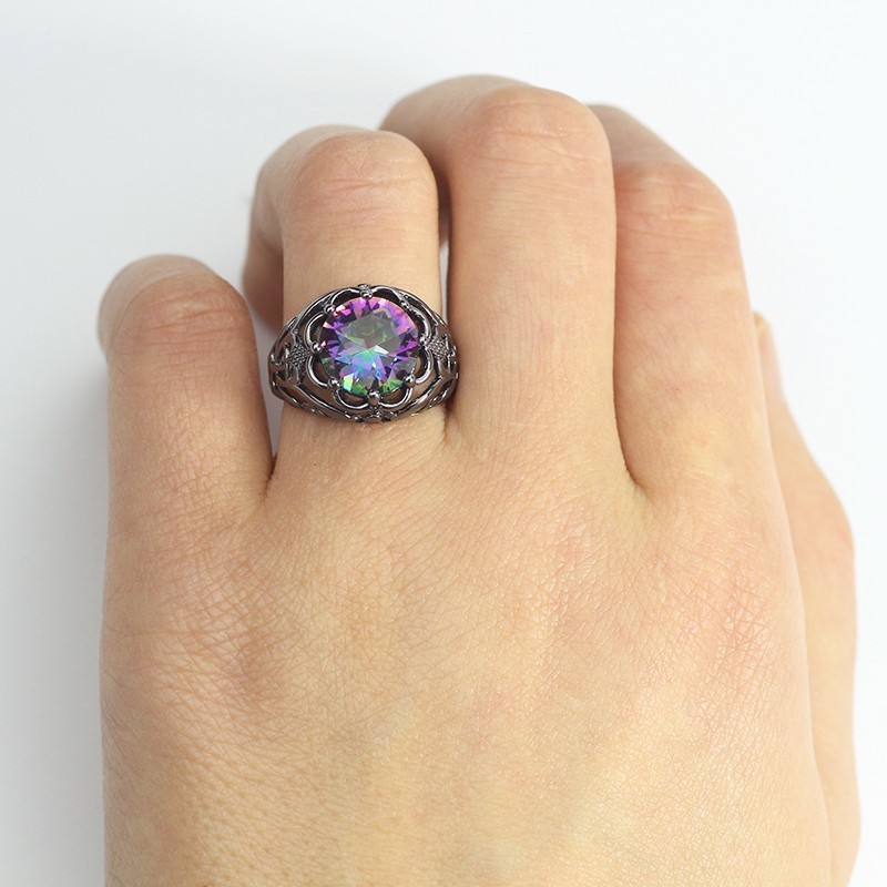 winterxphoenix:  flower-whisper:  A unique and beautiful crafted ring that you would