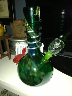 get-high-and-fly-high:  New bong. Awesome. Peacock.