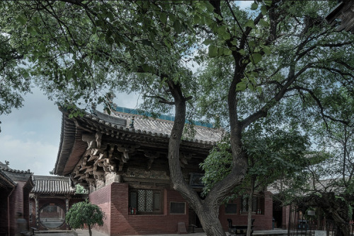 平遥镇国寺万佛殿，五代北汉天会七年(963)建。Wanfo Hall of Zhengguo Temple in Pingyao, China, was built in 963 during the