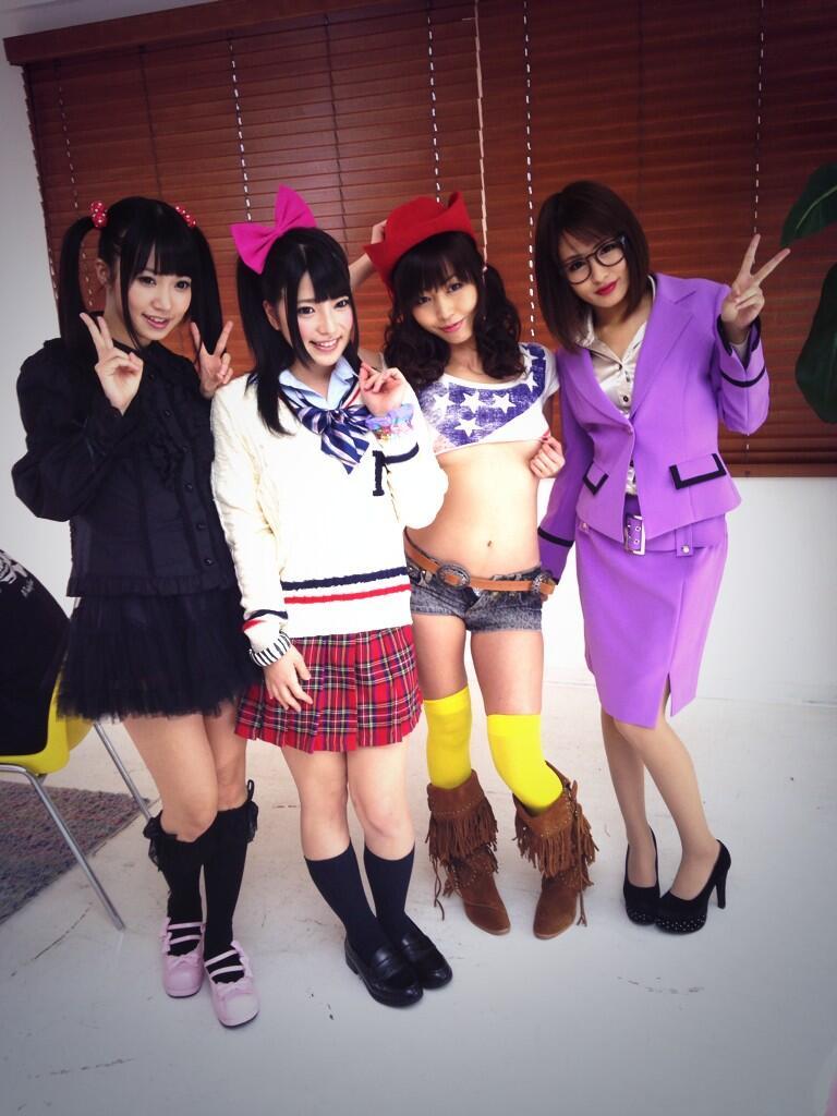 oakwoodies:  I love all of their outfits.  Kotomi is still the best though.  Feel