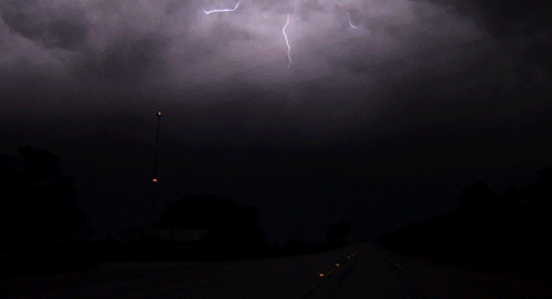 the-white-bat:  k-aff:  ancient-lights:  This is so cool. You normally only see lightning