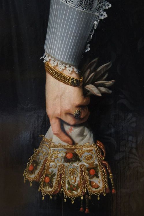 darksilenceinsuburbia:Nicolaes Eliaszoon Pickenoy Portrait de Femme âgée de 34 ans (detail)1634