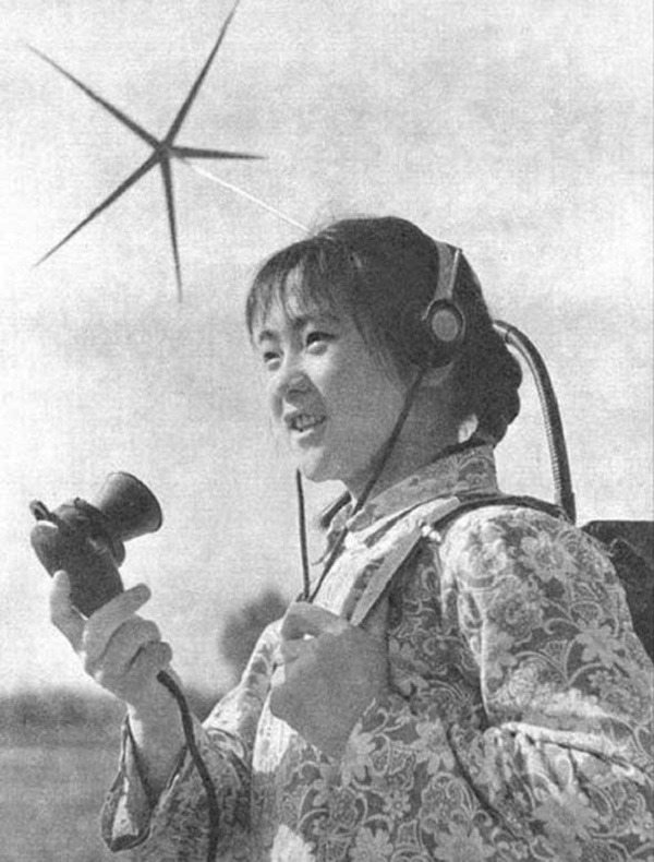 error888:  Chinese girl as a radio operator for her militia (China - 1960s) [600x790]