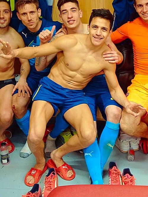 camarinesfutboleros:  Recorté lo más importante de la fotografía.