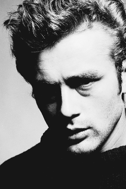 satnin:   James Dean photographed by Roy Schatt, December 29, 1954. 