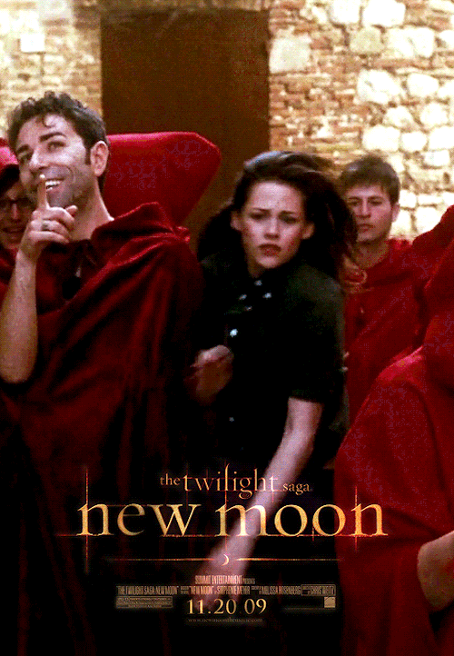 userhayley:The Next Chapter BeginsThe Twilight Saga: New Moon (2009) dir. Chris Weitz