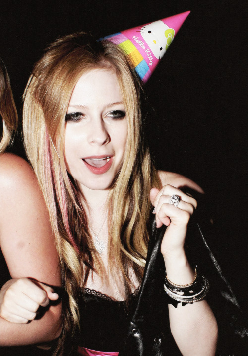 adorablelavigne:  1 year of tumblr today!