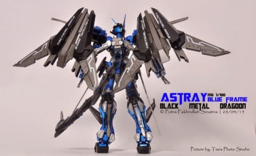 vinesgrowgold:  MODELER: PFS_Custom <br> MODEL TITLE: Astray Blue Frame Black Metal Dragoon<br> KITS USED: MG 1/100 Gundam Astray Blue Frame D, MG 1/100 Gundam Epyon, MSG Kotobukiya Exceed Binder<br> gundamkitscollection