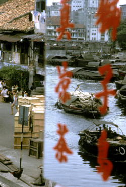 unrar:    Singapore, 1965. Street scene,