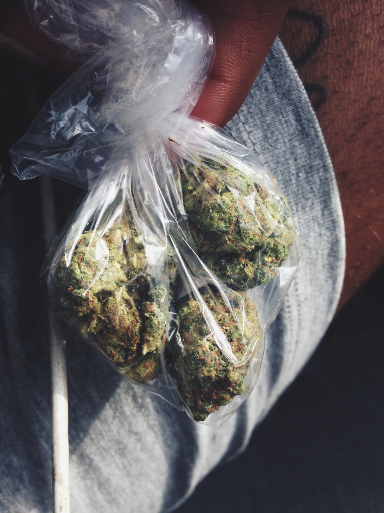 photokymistry:  Blow. 