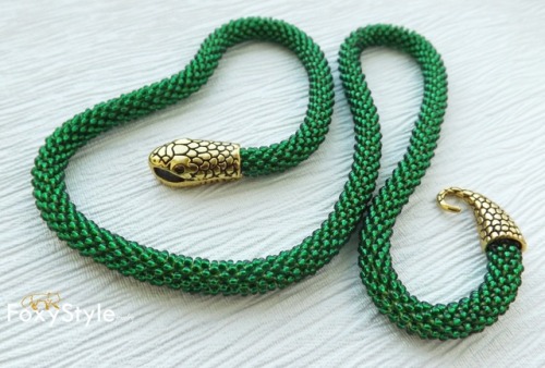 sosuperawesome:Beaded Snake Necklaces and Bracelets, by Foxy Style Jewelry on EtsySee our ‘jewelry’ 